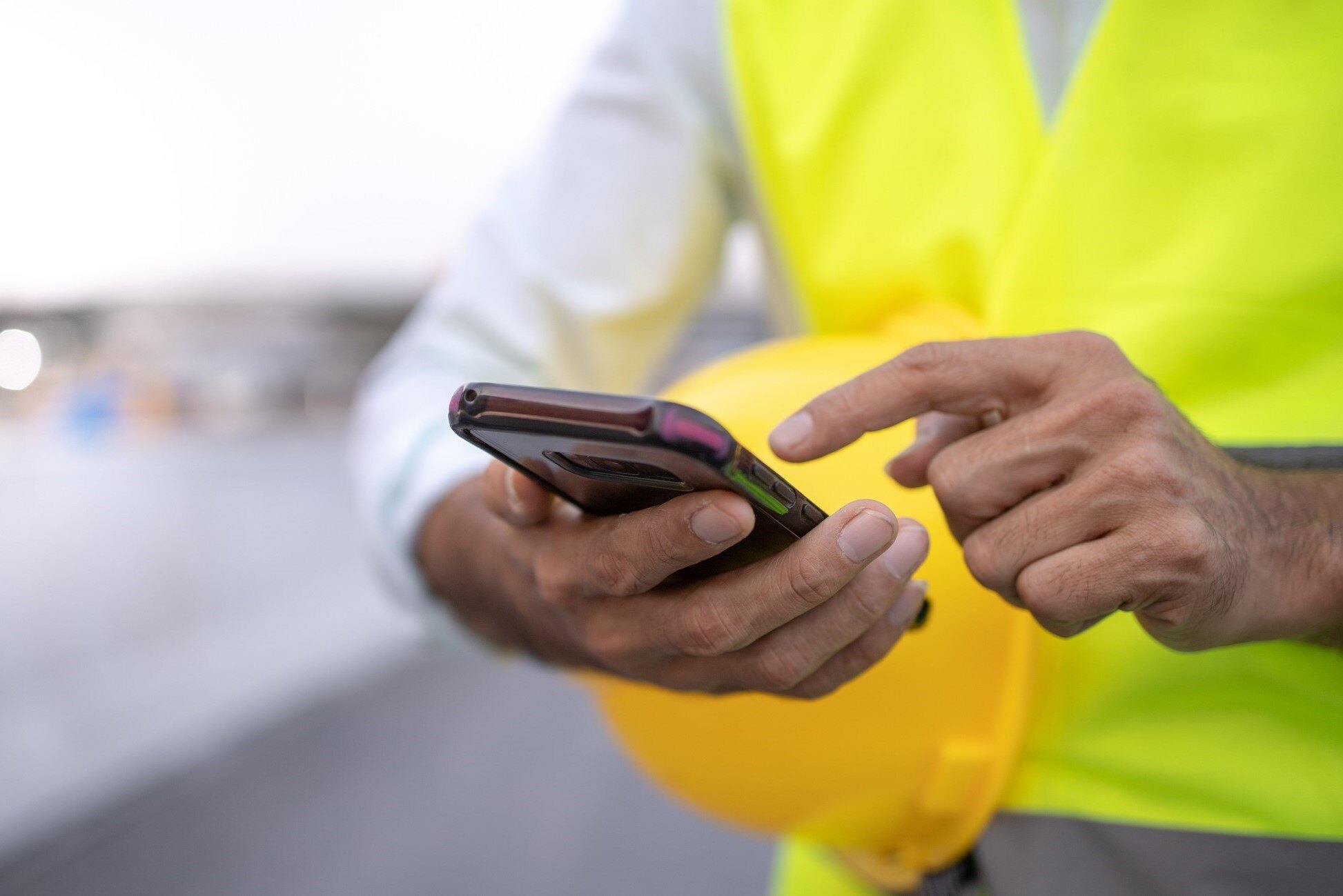 How Mobile Construction Management Keeps All Project Stakeholders on the Same Page