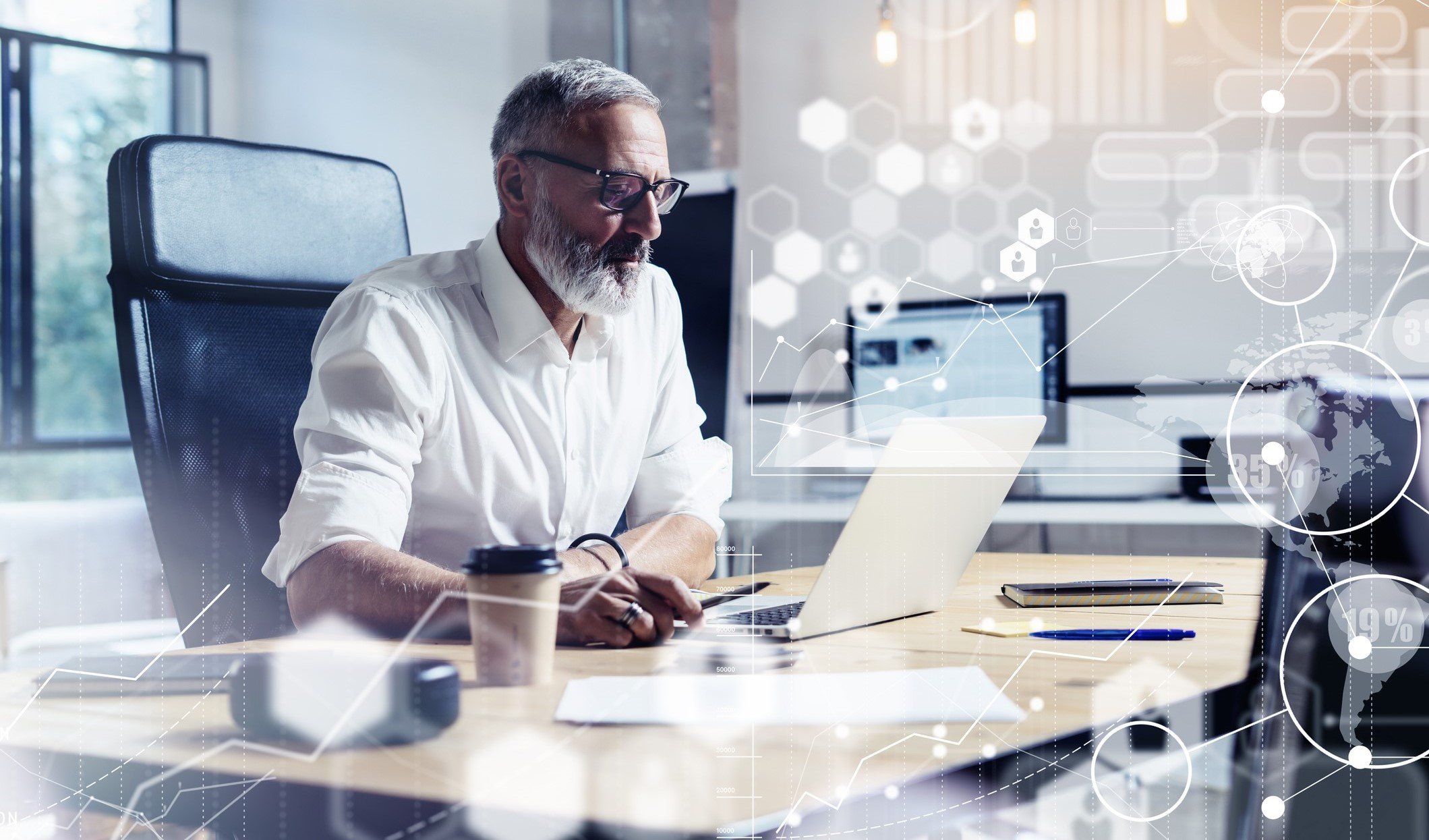 Man-Working_Data-Intelligence_Crop